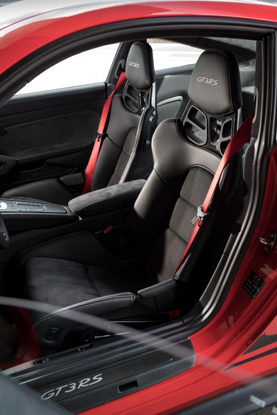 Интерьер Porsche 911 GT3 RS (991) 2018 года  (WW) (фото 38 из 47)